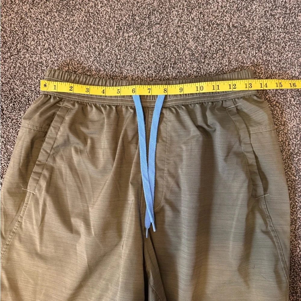 Nike Men’s Olive Green Athletic Shorts with Blue Drawstring Size Small Pockets